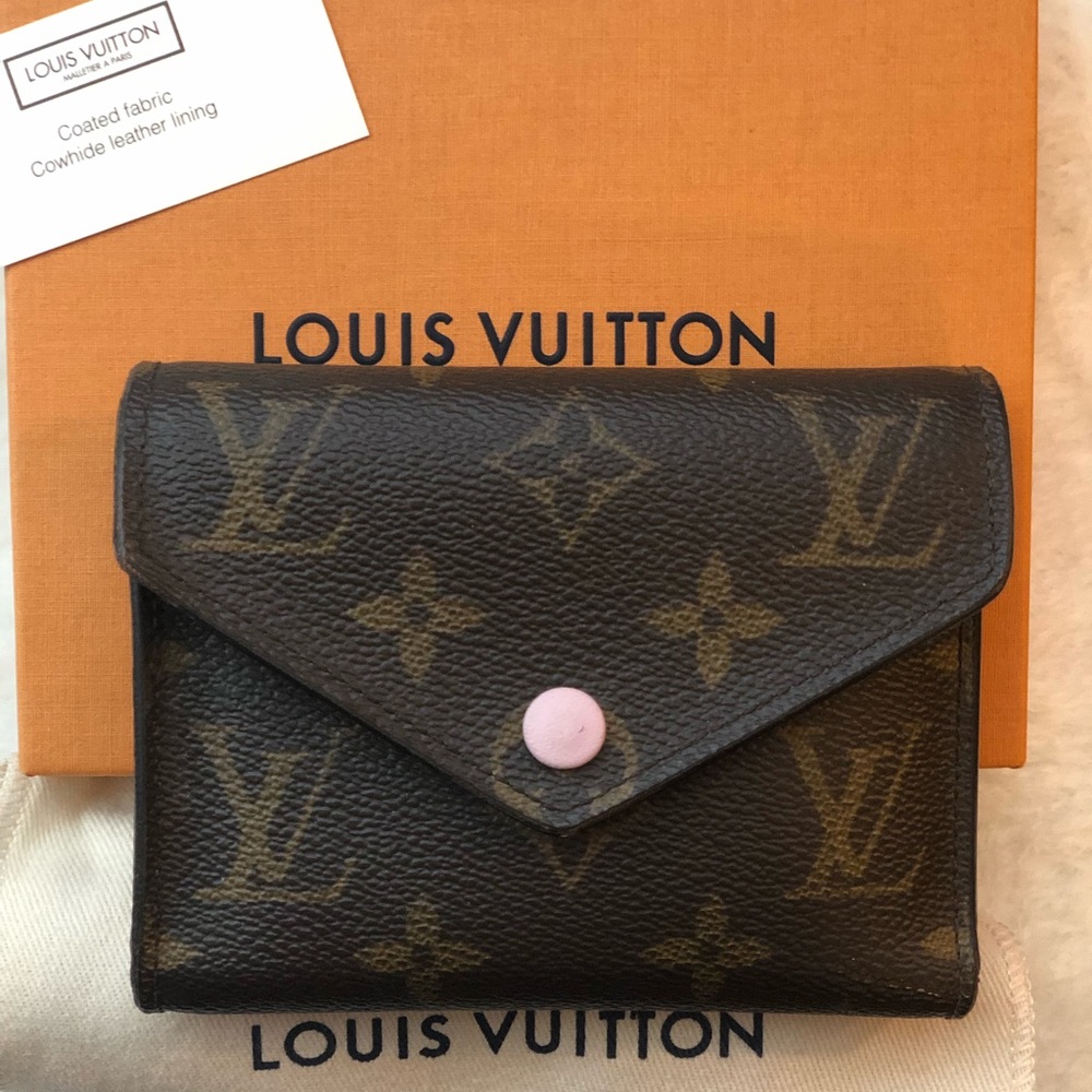 ❌SOLD❌💕Authentic Louis Vuitton Victorine Wallet💕